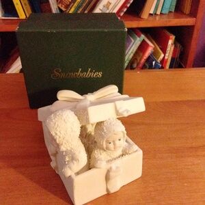 Snowbabies "Winter Surprise "